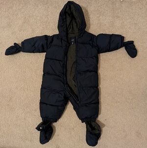 ✨2/$20✨GAP Baby Snowsuit with Detachable Mittens And Booties